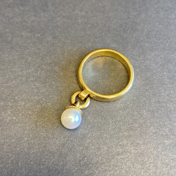 Tiffany & Co. Fascination Pearl 18k Yellow Gold Drop Charm Band Ring - Picture 2 of 10